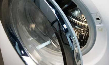 Какие обстоятельства приводят к поломке люка в стиральной машине Индезит?