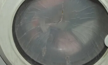 Какие обстоятельства приводят к поломке люка в стиральной машине Индезит?